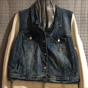 EUC Maurices Jean Vest Size 2